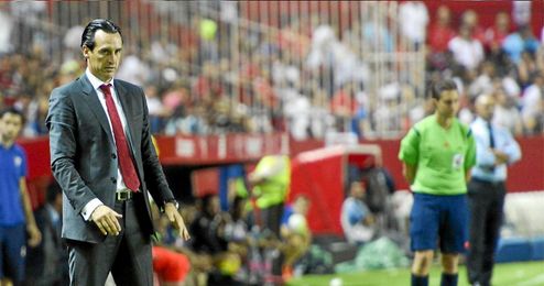 Emery explicó los cambios, que habían creado polémica. Emery explicó los cambios, que habían creado polémica.