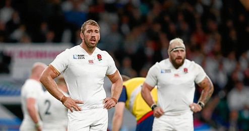 Chris Robshaw, capitán inglés, desolado tras una derrrota. Chris Robshaw, capitán inglés, desolado tras una derrrota.