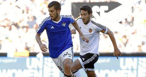 Dani Ceballos conduce el balón en el partido ante el Valencia. Dani Ceballos conduce el balón en el partido ante el Valencia.