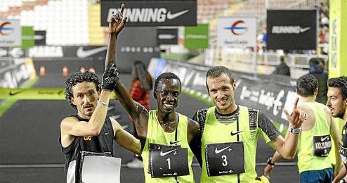 El atleta Jesús España, a la izquierda de la foto. El atleta Jesús España, a la izquierda de la foto.