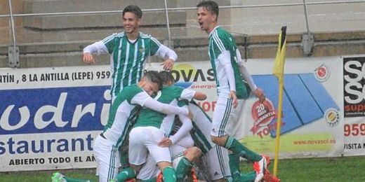 El gol de Nacho llevó la locura al equipo verdiblanco. El gol de Nacho llevó la locura al equipo verdiblanco.