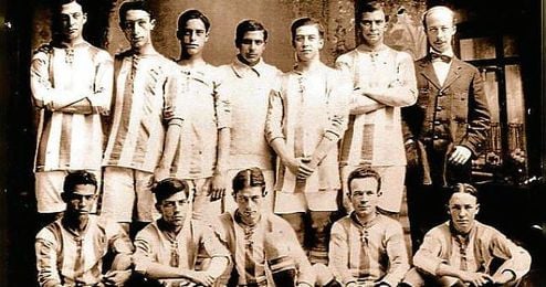 Una de las primeras plantillas de la historia del Decano. Una de las primeras plantillas de la historia del Decano.