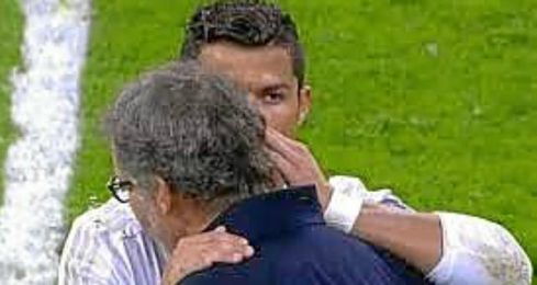 Cristiano habló con Blanc tras el partido. Cristiano habló con Blanc tras el partido.