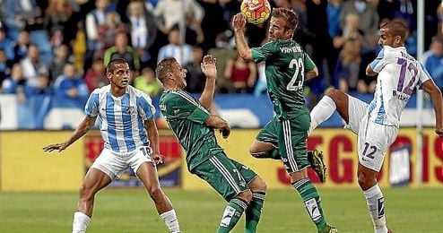 Joaquín volvió a La Rosaleda con la camiseta del Betis. Joaquín volvió a La Rosaleda con la camiseta del Betis.