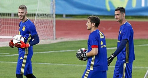 Rico, Casillas y De Gea, en la sesión de la Roja. Rico, Casillas y De Gea, en la sesión de la Roja.