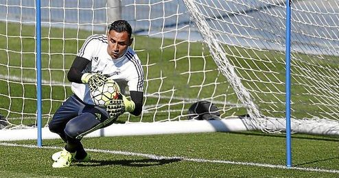 Keylor Navas continuó con los ejercicios para recuperarse de su lesión en el aductor derecho. Keylor Navas continuó con los ejercicios para recuperarse de su lesión en el aductor derecho.