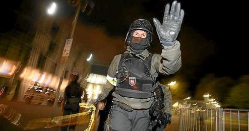 La Policía evacuó el estadio de Hannover. La Policía evacuó el estadio de Hannover.