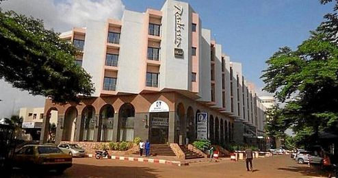 Imagen del hotel de Bamako que ha sido secuestrado. Imagen del hotel de Bamako que ha sido secuestrado.