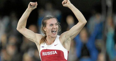 La atleta rusa Yelena Isinbayeva en acción durante los mundiales de Helsinki. La atleta rusa Yelena Isinbayeva en acción durante los mundiales de Helsinki.