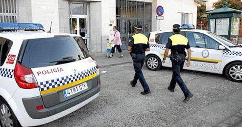 Los hechos ocurrieron en el número 5 de la calle Eustaquio Barrón, muy cerca de la plaza del Pumarejo de la capital hispalense. Los hechos ocurrieron en el número 5 de la calle Eustaquio Barrón, muy cerca de la plaza del Pumarejo de la capital hispalense.