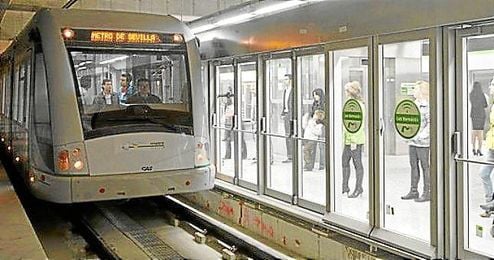 Imagen del Metro de Sevilla, que reforzará su línea en Navidad. Imagen del Metro de Sevilla, que reforzará su línea en Navidad.