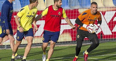Sergio Asenjo, en un entrenamiento con el Villarreal. Sergio Asenjo, en un entrenamiento con el Villarreal.