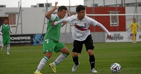 Matos y el exbético Álvaro González, en el Sevilla Atlético-Betis B de la 14/15 Matos y el exbético Álvaro González, en el Sevilla Atlético-Betis B de la 14/15