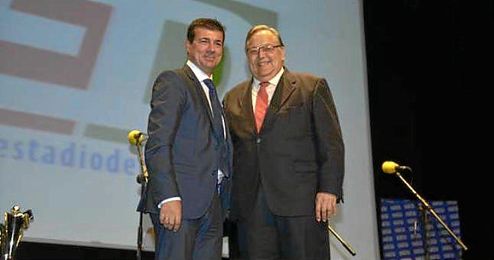 Joaquín Adorna, Director Editorial de ESTADIO Deportivo, junto al presidente de la RFAF, Eduardo Herrera. Joaquín Adorna, Director Editorial de ESTADIO Deportivo, junto al presidente de la RFAF, Eduardo Herrera.
