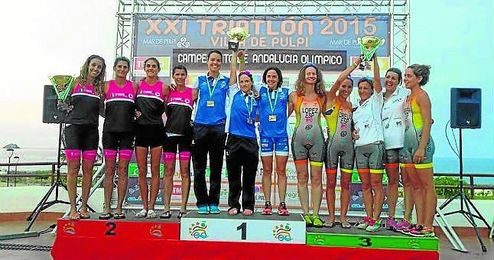 En la imagen, las campeonas de Andalucía de la modalidad de Triatlón. En la imagen, las campeonas de Andalucía de la modalidad de Triatlón.