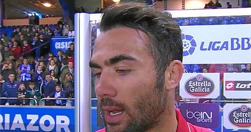 Iborra atendiendo a los medios a pie de campo. Iborra atendiendo a los medios a pie de campo.