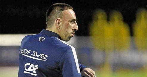 Ribéry interpuso la demanda contra la sociedad Mondadori Magazine France, a la que pertenece la revista. Ribéry interpuso la demanda contra la sociedad Mondadori Magazine France, a la que pertenece la revista.
