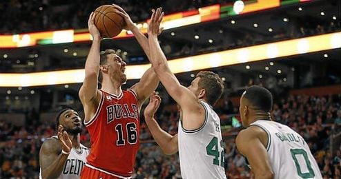 Es el quinto ´doble-doble´ consecutivo de Pau Gasol. Es el quinto ´doble-doble´ consecutivo de Pau Gasol.