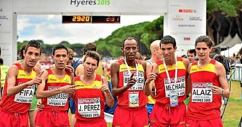 El equipo español celebra en línea de meta el oro por equipos. El equipo español celebra en línea de meta el oro por equipos.