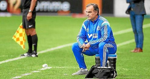 Bielsa es uno de los favoritos para dirigir al Swansea. Bielsa es uno de los favoritos para dirigir al Swansea.