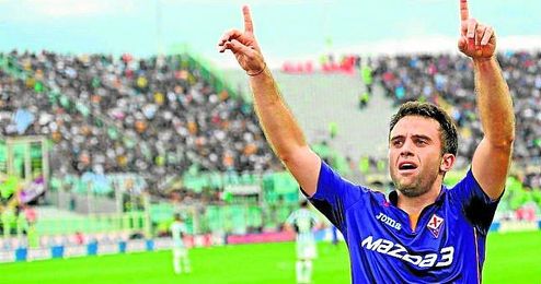 El delantero de la Fiorentina, Giuseppe Rossi, podría salir el próximo mes de enero del conjunto viola, aunque está por ver si será el Betis su próximo destino. El delantero de la Fiorentina, Giuseppe Rossi, podría salir el próximo mes de enero del conjunto viola, aunque está por ver si será el Betis su próximo destino.
