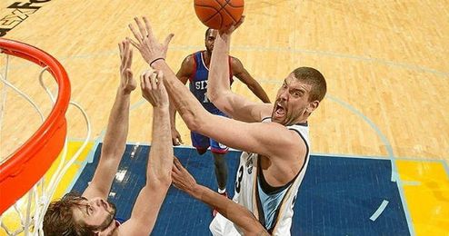 Gasol ante los Sixers. Gasol ante los Sixers.