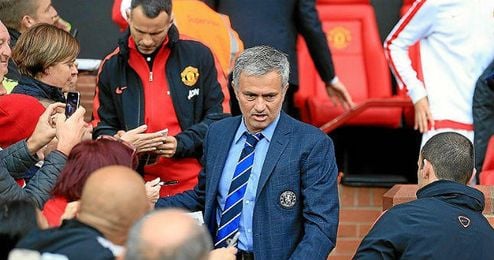 Mourinho en Old Trafford, como entrenador del Chelsea. Mourinho en Old Trafford, como entrenador del Chelsea.