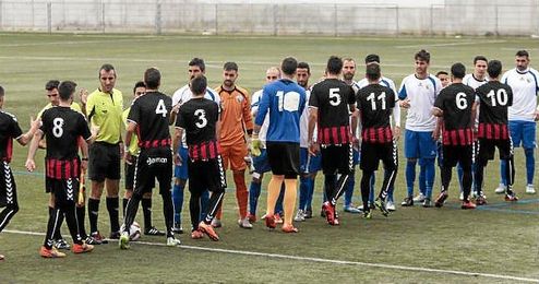 El Cabecense saluda al Alcalá en los momentos previos de su enfrentamiento el pasado domingo El Cabecense saluda al Alcalá en los momentos previos de su enfrentamiento el pasado domingo
