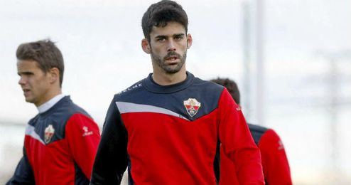 Caro está contento en el Elche. Caro está contento en el Elche.