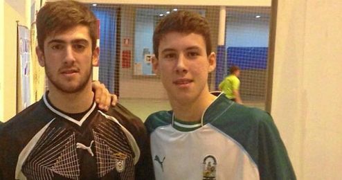 Ambos futbolistas con la camisola de la Andaluza. Ambos futbolistas con la camisola de la Andaluza.