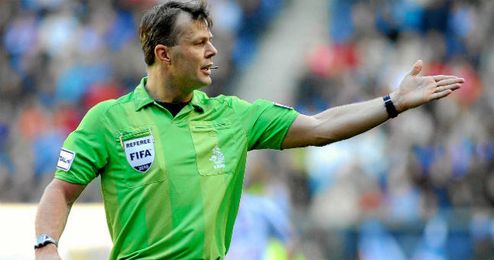 Los árbitros holandeses podrán ver mejor las jugadas polémicas. Los árbitros holandeses podrán ver mejor las jugadas polémicas.