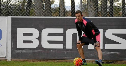 Benítez en su primer y único entrenamiento con la escuadra oscense. Benítez en su primer y único entrenamiento con la escuadra oscense.