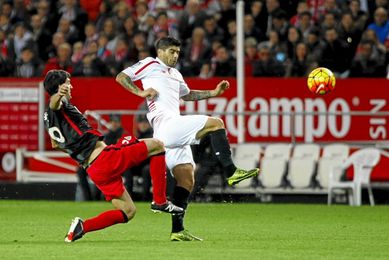 Banega, en el encuentro ante el Athletic. Banega, en el encuentro ante el Athletic.