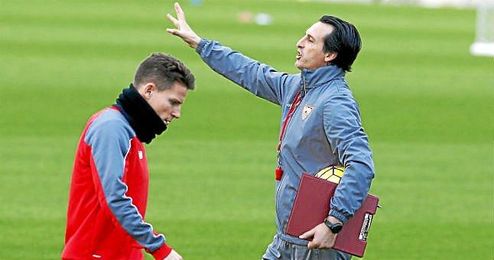 Emery, en un entrenamiento del Sevilla. Emery, en un entrenamiento del Sevilla.