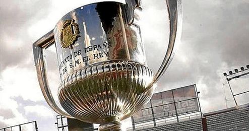 El Sevilla espera volver a levantar este trofeo. El Sevilla espera volver a levantar este trofeo.