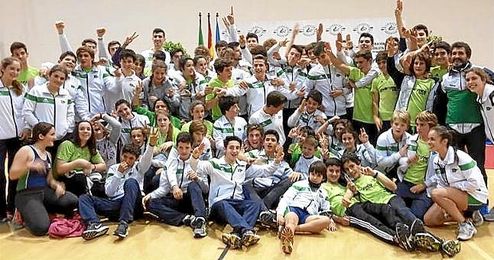 El grupo completo que llevó el Club Náutico a la Línea de la Concepción. El grupo completo que llevó el Club Náutico a la Línea de la Concepción.