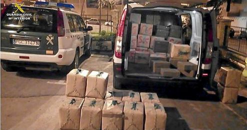 Los agentes observaron que el vehículo intentaba eludir el dispositivo. Los agentes observaron que el vehículo intentaba eludir el dispositivo.