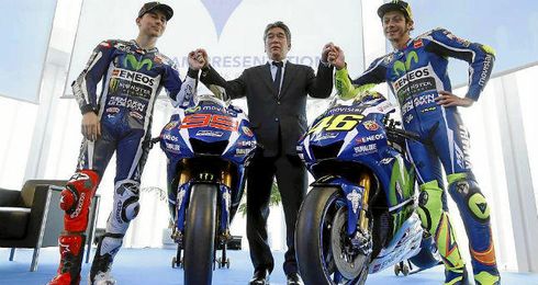Lorenzo y Rossi durante la presentación del equipo Yamaha en Barcelona. Lorenzo y Rossi durante la presentación del equipo Yamaha en Barcelona.