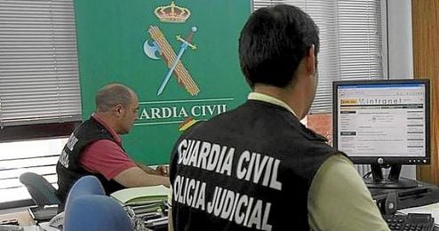 Desde la sucursal se informó a la Guardia Civil de que intentaban usar la cuenta. Desde la sucursal se informó a la Guardia Civil de que intentaban usar la cuenta.