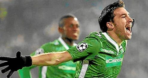 Se convirtió en una pieza destacada en el Ludogorets en la temporada 2013-14. Se convirtió en una pieza destacada en el Ludogorets en la temporada 2013-14.