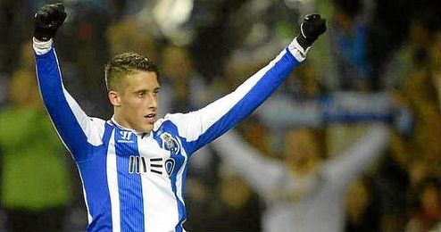 Su mejor actuación con el Oporto fue en marzo de 2015, con un "hat trick" ante el Sporting. Su mejor actuación con el Oporto fue en marzo de 2015, con un "hat trick" ante el Sporting.