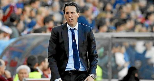 Emery, en la banda del Vicente Calderón. Emery, en la banda del Vicente Calderón.