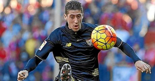 Escudero, en un lance del Atlético-Sevilla. Escudero, en un lance del Atlético-Sevilla.