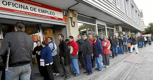 El número de parados ha bajado en Sevilla. El número de parados ha bajado en Sevilla.