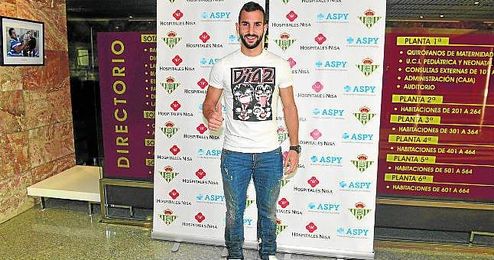 Martín Montoya pasó ayer el reconocimiento médico pero su fichaje no será oficial hasta el lunes. Martín Montoya pasó ayer el reconocimiento médico pero su fichaje no será oficial hasta el lunes.