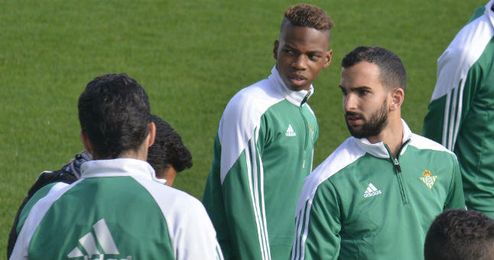 Musonda y Montoya ya entrenan con normalidad con la plantilla. Musonda y Montoya ya entrenan con normalidad con la plantilla.