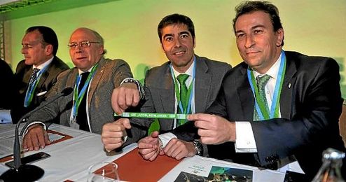 Haro y Catalán, junto al ya expresidente Ollero. Haro y Catalán, junto al ya expresidente Ollero.