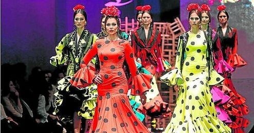 El Salón Internacional de la Moda Flamenca ha vuelto a batir récords de asistencia. El Salón Internacional de la Moda Flamenca ha vuelto a batir récords de asistencia.