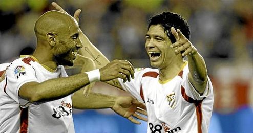 Renato celebra un gol con Kanouté en el Sánchez Pizjuán. Renato celebra un gol con Kanouté en el Sánchez Pizjuán.