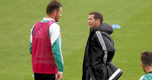 Momento en el que el alemán conversa con Merino. Momento en el que el alemán conversa con Merino.